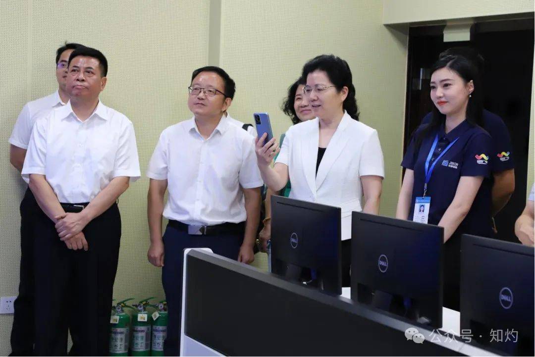 徐州市女“常委”李淑侠“官宣”落马，知情人士曝其被带走细节……